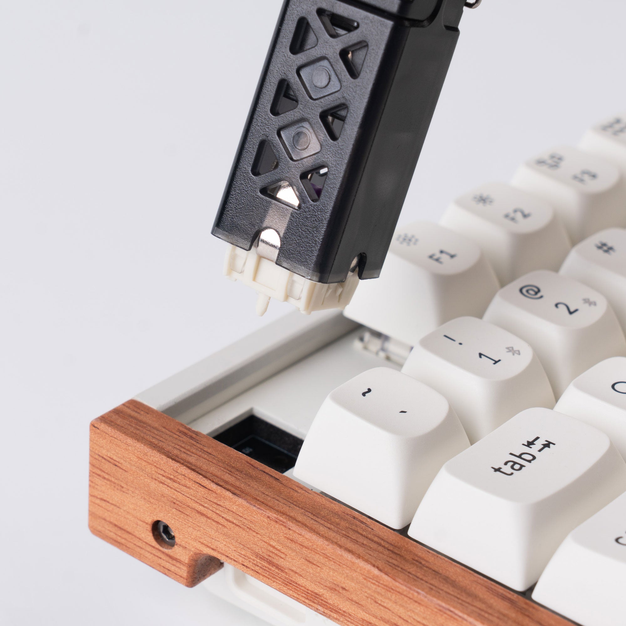 Keychron 2-in-1 Switch and Keycap Puller - Image 4